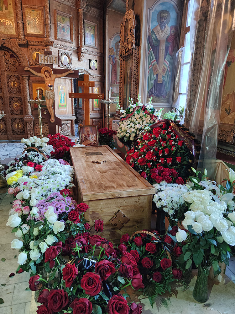 Надгробие на месте погребения архимандрита Доната.
