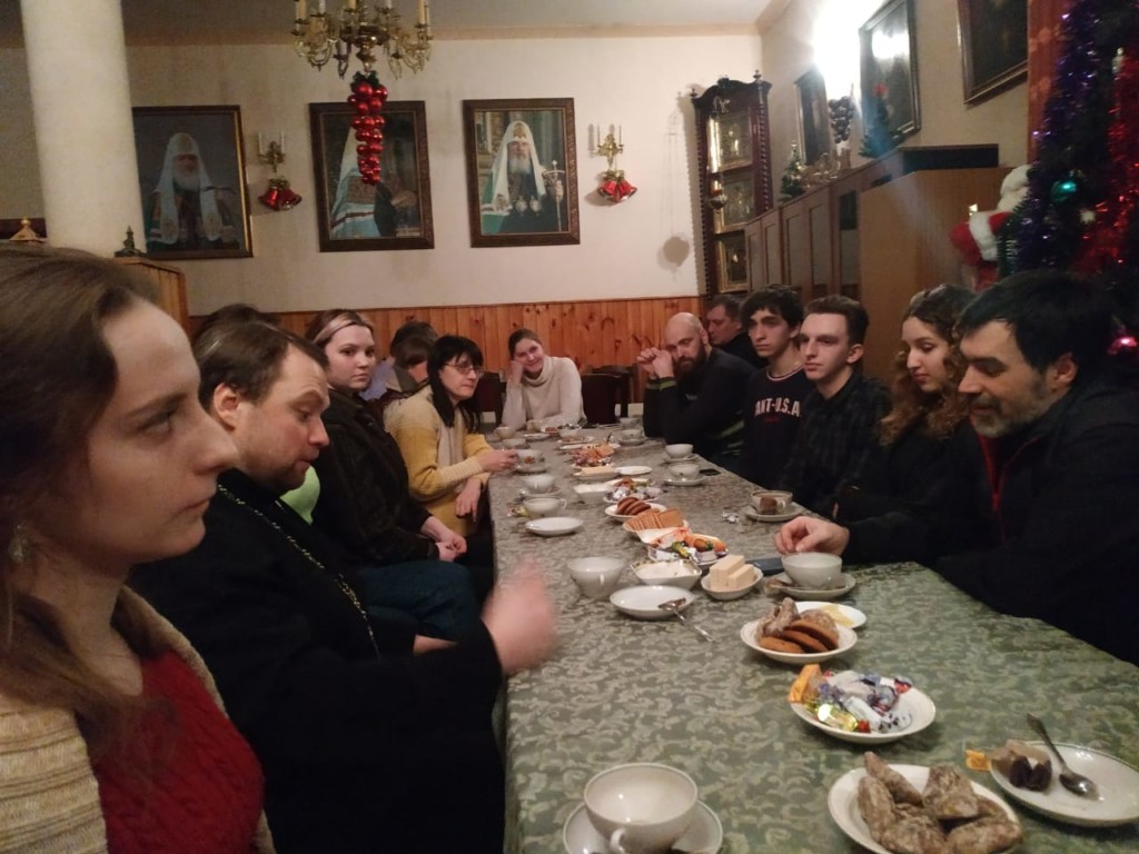 Настоятель храма встретился с православными добровольцами.